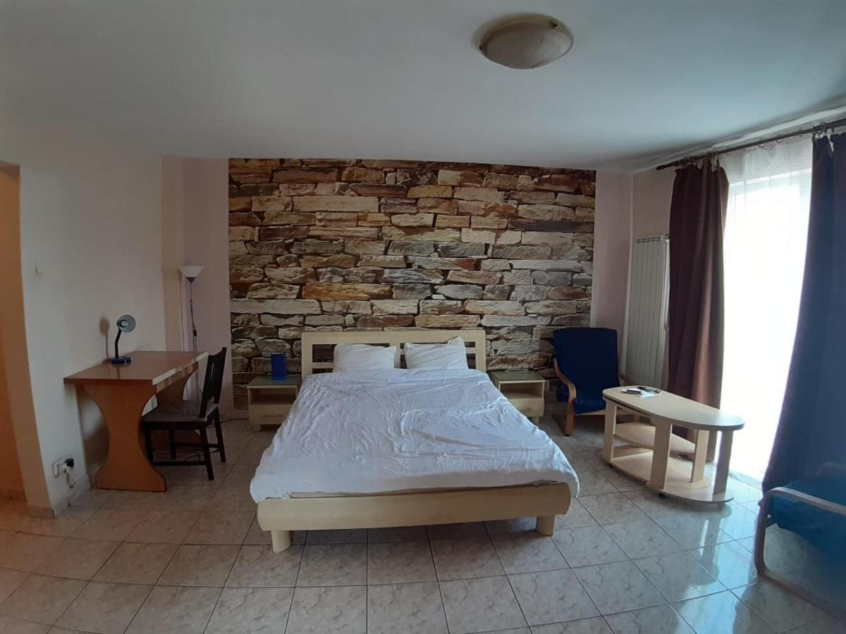 Old Town New Spacious Apartment Бухарест Экстерьер фото