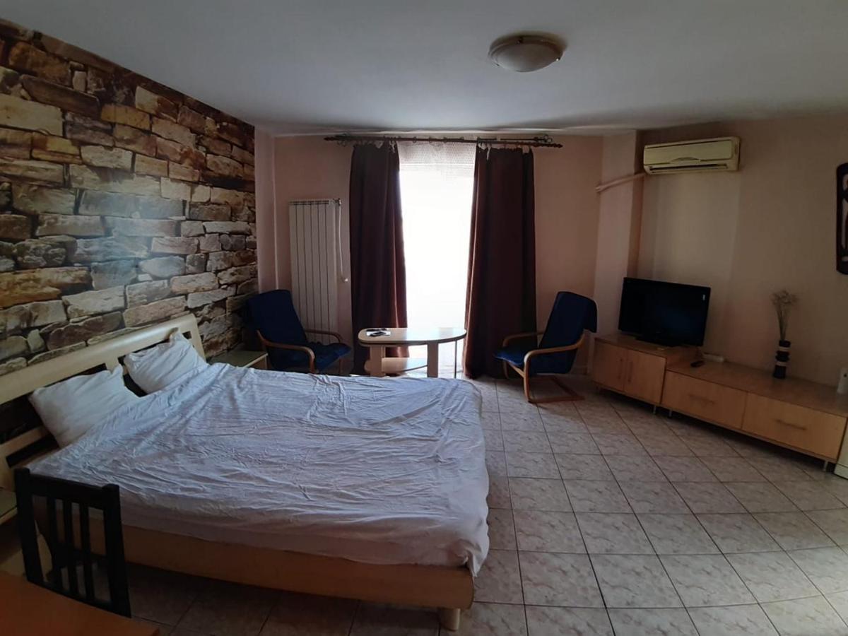 Old Town New Spacious Apartment Бухарест Экстерьер фото