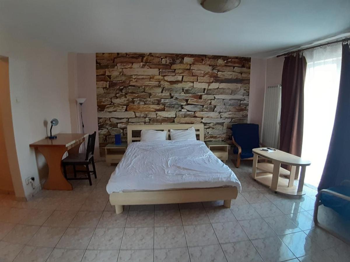 Old Town New Spacious Apartment Бухарест Экстерьер фото